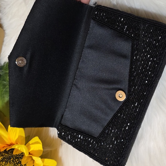 Elegant Black and Blue Beaded Clutch - Picture 5 of 7